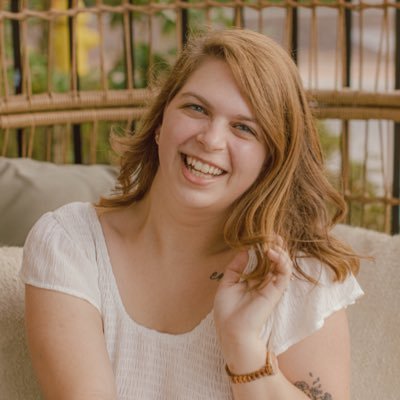📚 Associate Agent at Creative Media Agency ✍🏼Freelance Editor 🎙️ Co-Host of @Flublishing