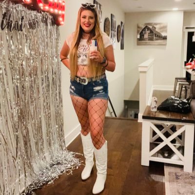 crystalholt12's profile picture. |31| #MomLife #LoveGodLovePeople