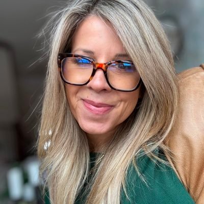 ginapanagea's profile picture. In Telecom sales but besides that...I'm just saying.