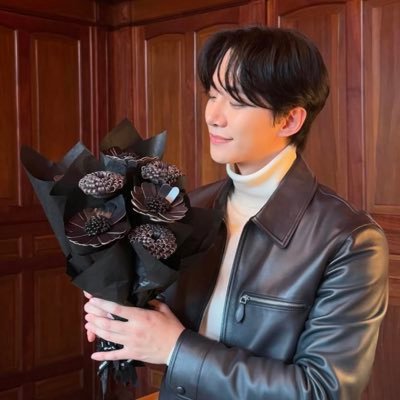 💛LEE JUNHO💛 2024.09にKING THE LANDを観てJUNHOさんを好きになりました💛 JUNHOさんについて勉強中です🔰よろしくおねがいします☺️