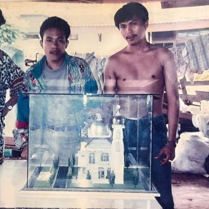 Arsitek senior.
Allah hidupku. Muhammad rasaku. Adam jasadku.