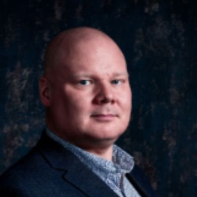 Oman elämänsä kehittyvä kehittyjä. IT palveluhallinnan ammattilainen, vapaa-ajalla liikuntaa, lukemista, musiikkia, tässä hetkessä elämistä.