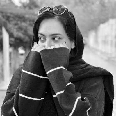 ماندهام و هر چه به خود نگاه میکنم چیزی به یاد نمیآورم.