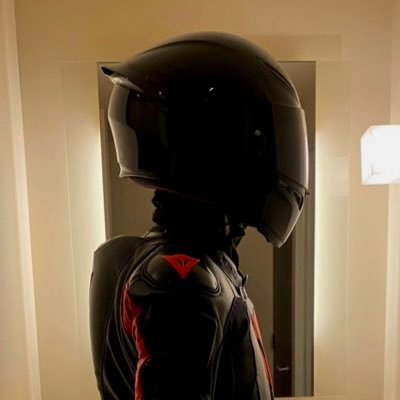 Dainese-clad, always chasing the next high. ツナギ、オフ用のギア、ユニなどに興味あり。
