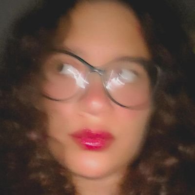 laurararinha's profile picture. Esporádica e formal demais, falo de academia, finjo que entendo de cinema e desenho ocasionalmente • medicina 7/12