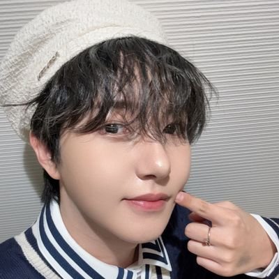 baekhyun03021's profile picture. 