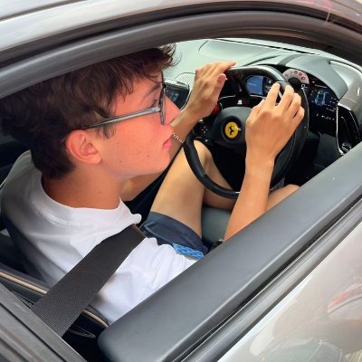 kinda active, akun gado-gado berkedok fans Ollie 🏎️,🏁,💨