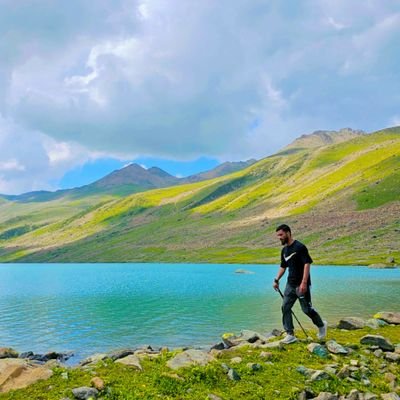 poshmaal83's profile picture. skuastian
YS&S JK