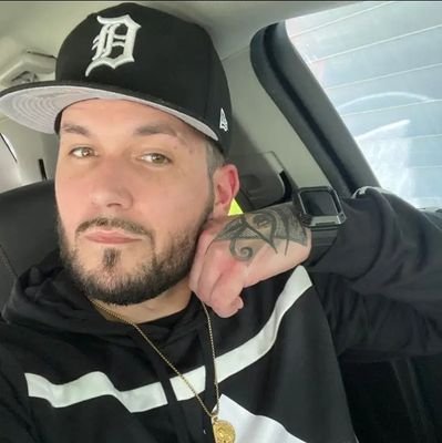 I'm looking for a honest sugar baby that will make me happy whenever I'm bored and I'm ready to help you financially no fees