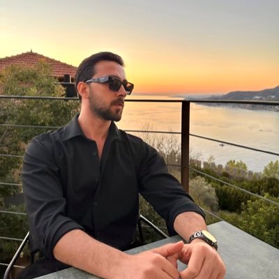 Paranın öldürdüğü ruhlar, demirin öldürdüğü bedenden daha çoktur.