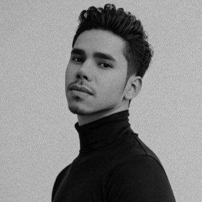Solo un apasionado por la Astronomía, la Biología, y la música. Que sin embargo, decidió convertirse en empresario.