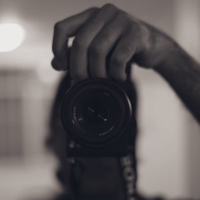 ithinkuknowwho's profile picture. Here and Now