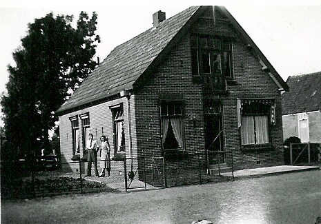 TwiskK39's profile picture. Sports I like most: F1/Motorraces-IceSpeedskating. Like TV,computer,sun & beach! I have 2 cats: Robbie & Ricky