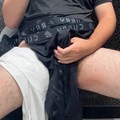 njnhngho156371's profile picture. 喜鞋袜，比较爱aj、靴，21-179-85-44。收🐶和奴，不限公母。服侍🦶🧦👟🚽