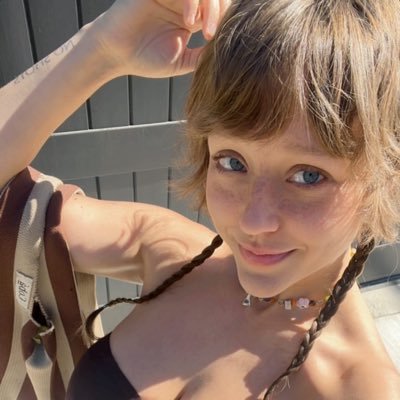 Jennif42544's profile picture. 