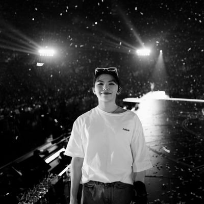 waniasimas's profile picture. 📚5/25 | she/her | random study • book • anime