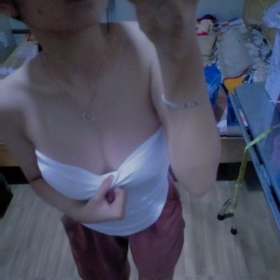 ebe2ka9's profile picture. cô bé học sinh dâm đãng trốn người yêu lên mạng khoe chỗ nhạy cảm, thích khỏa thân nơi công cộng, muốn bị hành hạ từng chỗ trên cơ thể 🥺

              Offline