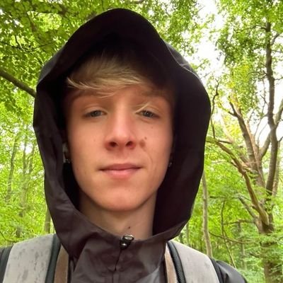 I'm a gay guy who wants to find someone to love. I love men, all shapes and sizes and age doesn't matter to me. looking for a serious relationship