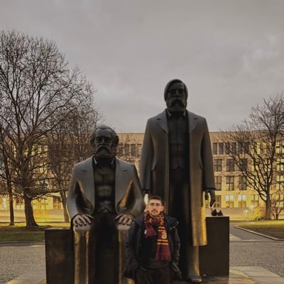 Ephevusss's profile picture. Boun hist - Eğer dünyanın bir sonu olacaksa onu otomatlar ve bankamatikler getirecek.