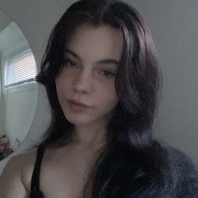 professional simp :) she/her //
@twitch affiliate //
i stream @oldschoolrs & @valorant //
business: delceyofficial@gmail.com