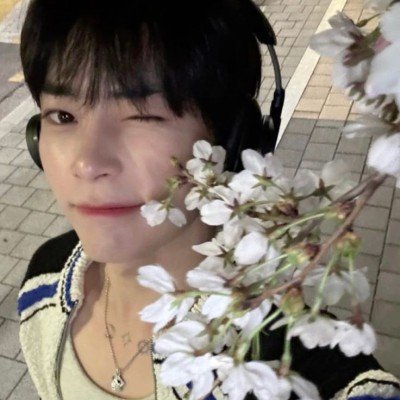 vhsungbin's profile picture. param param param