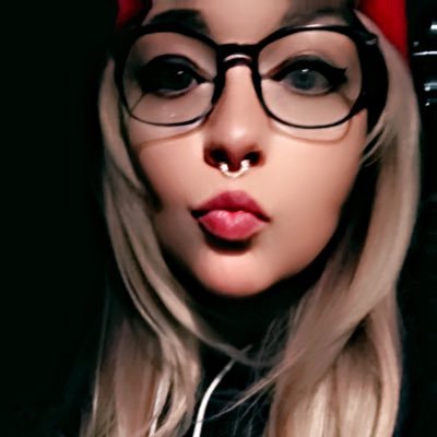 🖤Boston born/ Florida living 🌴.............🦊🐾Animals over humans ALWAYS. TØP is my religion 🤘🏼🙏🏼💫-Make sure your friends are okay.🙏🏼