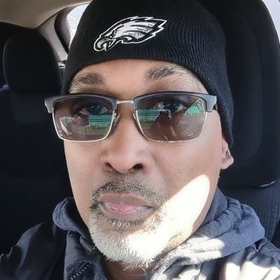 Proud Father, NCA&T Grad, Former Navy Officer, I.T. Nerd, Leukemia Warrior. UofSC & Philly Sports Fan! Pro-LGBTQIA, Pro-Choice! #blm ✊🏽 #EndRacism