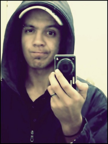 Ah, sem muitas palavras! Sou um louco q vive um dia de cada vez, afinal: o final vem a todos e, ngm escapa! #fato! Orkut: Profile?uid=4116691354564256465