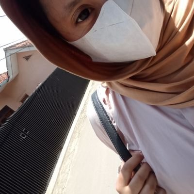 rikaindr763's profile picture. 