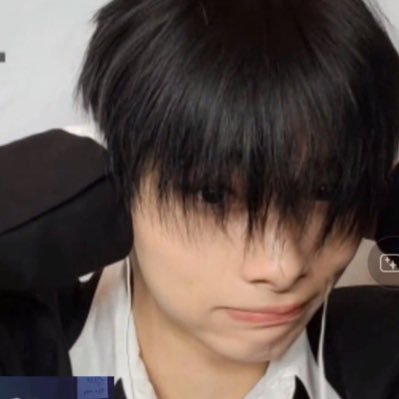 heartsforsivat's profile picture. I wish I had a man 😔