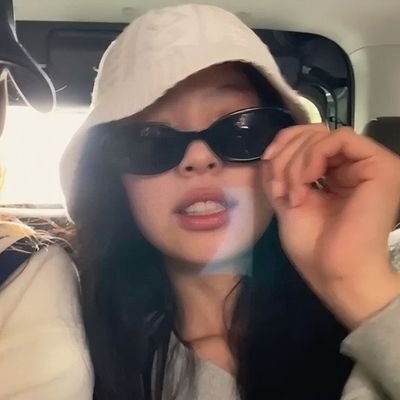nisajenvers's profile picture. 6 yıllık Jen stan👍🏻