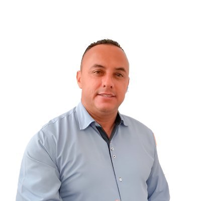 Atlixquense • Esposo • Orgulloso padre de familia • Ingeniero de formación • Creyente • Siempre al 💯