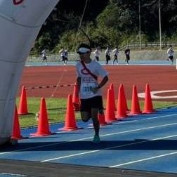 YxzjZMlXh425070's profile picture. 1975生/ランニング歴8年/
陸上未経験ですが、市民ランナーグランドスラムを目指しています。
母校の箱根駅伝優勝を夢見ています。
巨人の日本一を切望しています。
(5000m18.41/10キロ38.44/ハーフ1:25.52/フル3:01.48/100キロ12:06/
24年富士登山競走4時間16分完走)