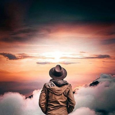 ما عاشق فهم و ادب و معرفتیم
ما خاک قدوم هر چه زیبا صفتیم
از زشتی کردار دگر خسته شدیم
محتاج دو پیمانه می معرفتیم