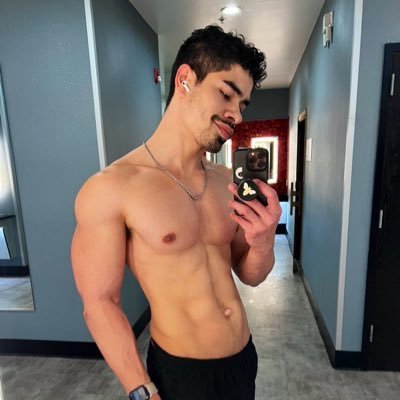 This is technically an ALT 🤔 mostly gym selfies and random good times!