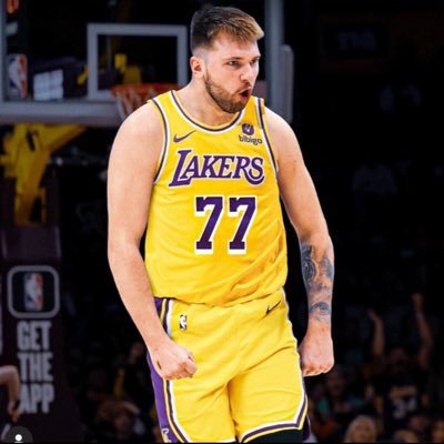 |23| Lakers Fan. Yankees Fan. Bills Fan. Sports fan. 6’4. #RIPKobe