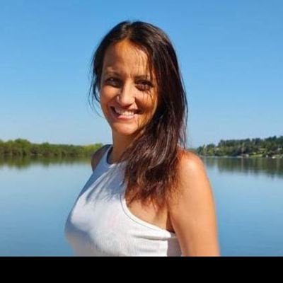 Soy muchas en una.
Me gustan los colibríes y hacer preguntas para entender cómo piensan las personas.
@casatres3