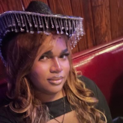 itz_loladarling's profile picture. aspiring ✨𝒟𝓇𝒶𝑔 𝒬𝓊𝑒𝑒𝓃✨she/they 🏳️‍⚧️