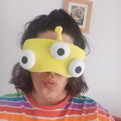 Abogada por titulo, periodista por convicción, y profesora por pasión