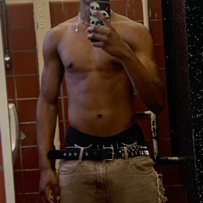 Ik you wanna see more dm me | Bi | 20 | Dom Top vers | Hmu 4 Ft show $ | 👻: @Pappiishxt | niggas just freakier 😂😂😂
