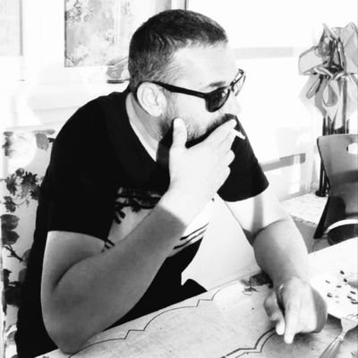 Beni yaşamımla sorgula iki gözüm.
Beni yüreğimle, beni özümle.
Bilimle anla beni, felsefeyle anla beni.
Tarihle anla beni ve öyle yargıla...✌