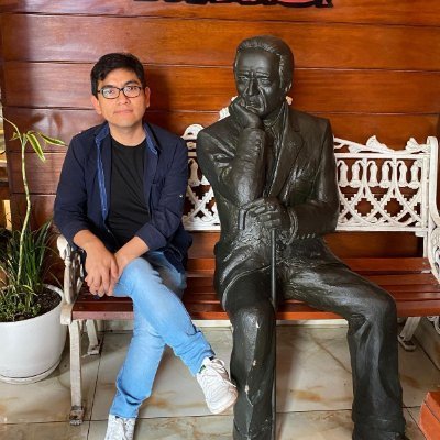 Lingüista en tránsito y docente. Vivo por el lenguaje, la mente, el aprendizaje y ella.