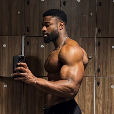 Helping people feel more confident & look their best! 💪🏾⬇️ Link to all socials are below. ⬇️