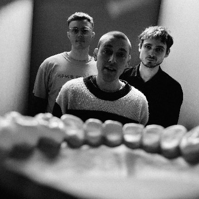 Succinct hits for the short attention spanned
BOOKINGS: sean.goulding@onefiinix.com
LABEL: 5DB