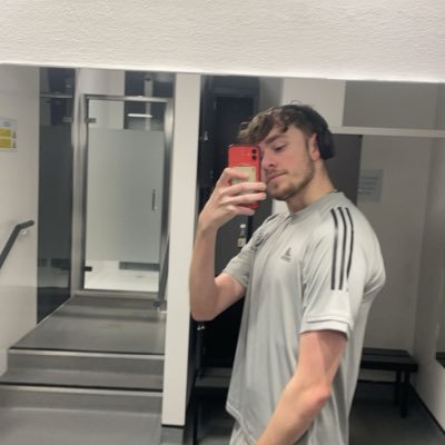 21, Beer lover and admirer of pretty women( 6’5 btw )🐐UTF⚫️⚪️
