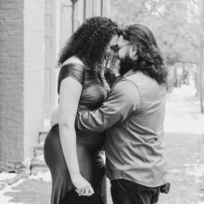 lalaswrld999's profile picture. read a book