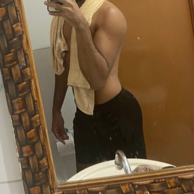 Flor05530498's profile picture. um bumbum GG gigante 🔥