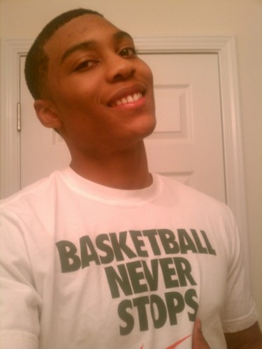 Dat_rayray_22's profile picture. #ballislife #ihoop , just orginal person but if you lost follow me cause I'm the leader lol (: