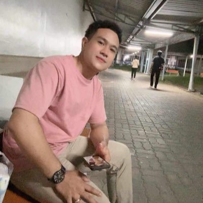 RothVichea52323's profile picture. 
