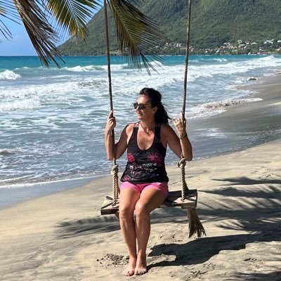 Mes tweets n'engagent que moi #Assistante de direction #ProPME_GrandOuest #Orange_France #communication #zumba 💃#voyages ✈️🗽🏝 #book